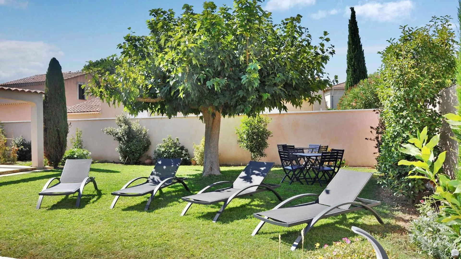 La Villa De Sacha Vedène 0*,  Frankrike